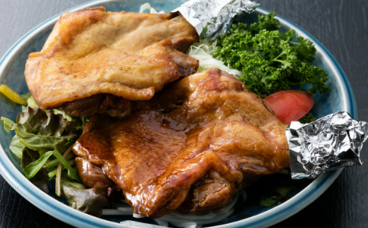 
            タレと塩で味比べ！初音の鶏もも肉の塩焼き＆たれ焼き【６本セット】肉料理 鶏肉 鶏もも塩 鶏ももたれ 簡単調理 クリスマス 骨付き肉 人気 料理 セット お正月 イベント
          