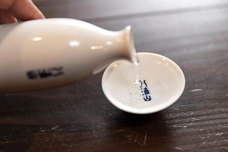 【魚沼地域限定】純米酒 八海山「魚沼で候」720ml×6本