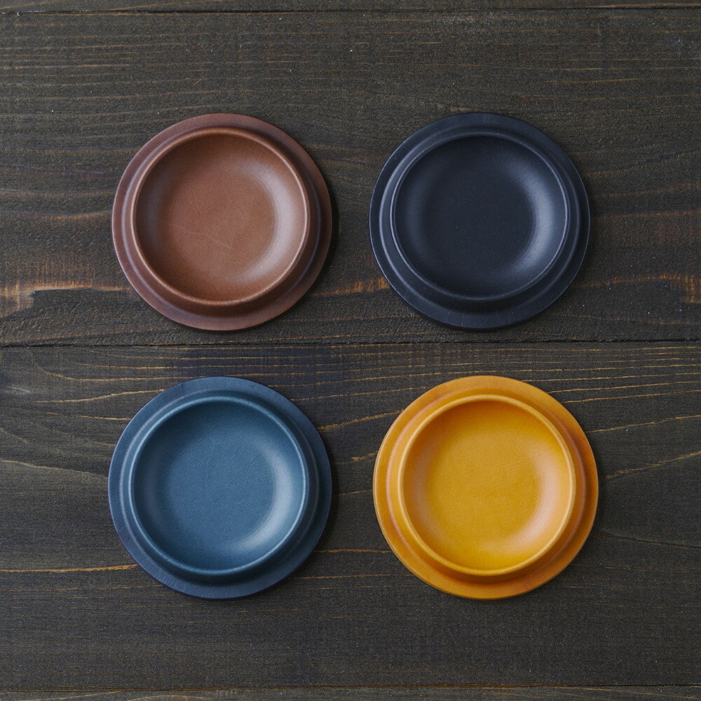 【ふるさと納税】colmレザートレイ丸型Sサイズ　　立体成型で作った本革製トレー 【選べる4カラー】 | ラウンド レザートレイ 本革 小物入れ トレー ミニトレー キートレイ 玄関 デスク 眼鏡 時計 キャッシュトレイ 文房具 鍵置き おしゃれ 人気 おすすめ 送料無料