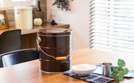 米びつ トタンの米びつ 5kg 渡辺金属工業 バケツ職人が作る オバケツ ライスストッカー キッチン キッチン用品 計量付き 米 お米 保存 保存容器 防虫 トタン バケツ 蓋付き 国産 米櫃 兵庫 