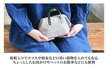帆布ミニポーチ サンドベージュ×本革持ち手マリーヌ(紺色)　滋賀県長浜市/株式会社ブラン・クチュール[AQAY226]