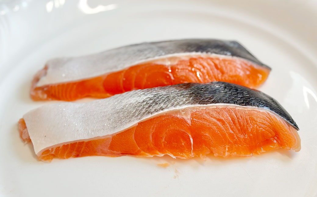 紅鮭10切れ×トキシラズ10切れ 計1.6kg 食べ比べセット 各2切れ 小分け 2種 時知らず 幻の鮭 天然鮭 ご飯のお供 贈り物 季節のギフト 個包装 サーモン しゃけ シャケ さけ サケ F4F