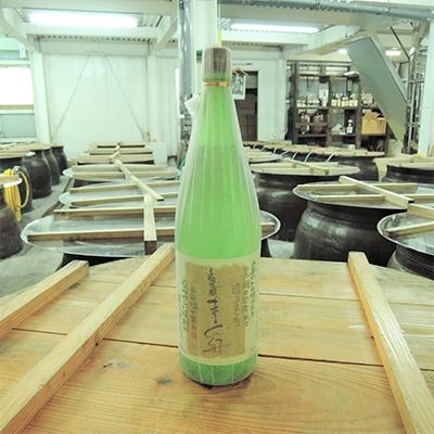 ふるさと納税 奄美市 【伝統製法甕仕込】奄美黒糖焼酎「ま〜らん舟」25度1800ml×6本 |  | 01