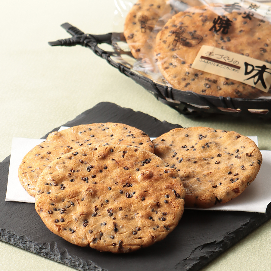 ＜江面米菓製造本舗＞炭火手焼きせんべい（ごま50枚入り）