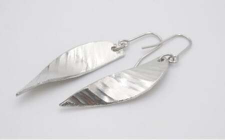 【高岡銅器】ピアス　葉