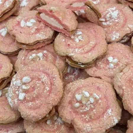 椿の花を型どったダックワーズ【椿姫】　与謝野町のおみやげにぴったり焼き菓子　ご自宅用のスイーツ にも_菓子・スイーツ 焼き菓子  _【配送不可地域：離島】【1109847】