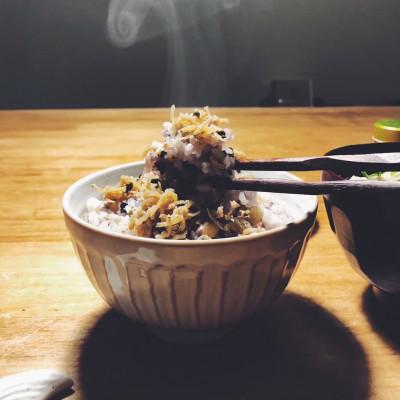 ふるさと納税 瑞浪市 【美濃焼/みずなみ焼】しのぎ茶碗M 5個セット(くすみホワイト×2,ブラック×2,くすみグレー×1) |  | 03