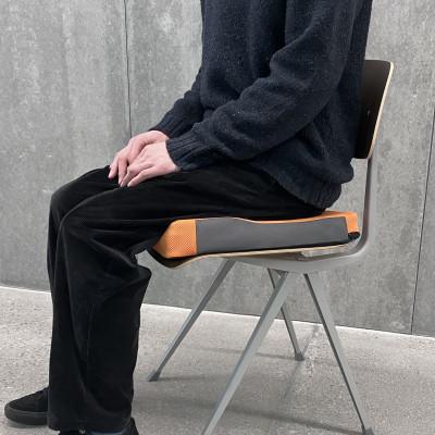 ふるさと納税 安芸太田町 【 モルテン 】おしりにかかる圧を取り除き、快適な座位を保つ ウレタンフォーム+ゲル2層式クッション