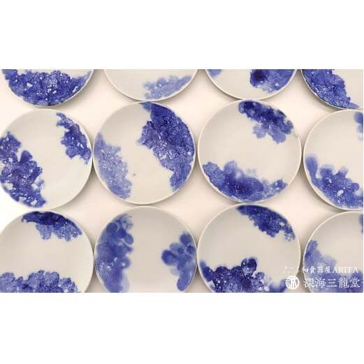 有田焼 BLUE ESPUMA / 丸小皿 ２枚（深海三龍堂） 手のひらサイズ 豆皿 豆小皿 かわいい モダン 菓子皿 A12-122_イメージ5
