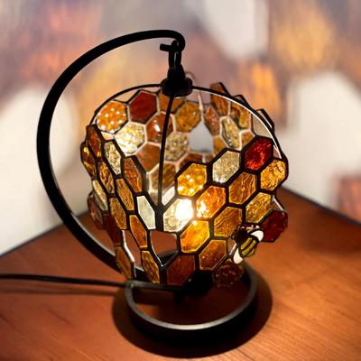 ふるさと納税 瀬戸市 Nijiiro Lamp のステンドグラスのテーブルランプ  ミツバチアンバー |  | 02