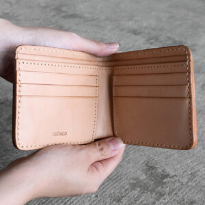 栃木レザー使用｜滑らか本革二つ折り財布｜Half wallet 01｜ブラック｜minca（全7色）