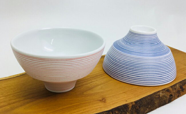 【ふるさと納税】有田焼象嵌（ぞうがん）ちゃわん 赤・青セット 【マルコウ陶苑】茶碗 飯碗 ペア 2個 贈り物 ギフト A16-1