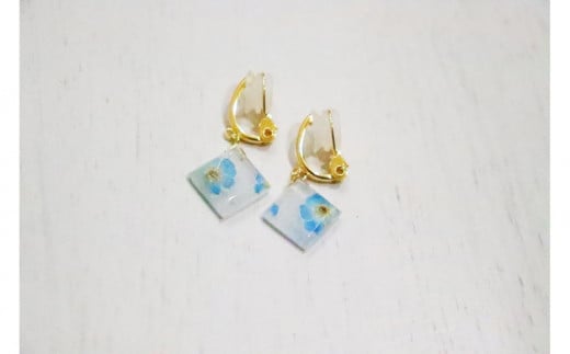 【七宝】青い花のイヤリング SV（金色・M）- ギフト包装付き -