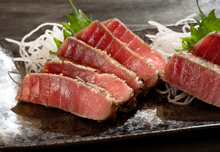 養殖本マグロの藁焼きたたき　中トロ