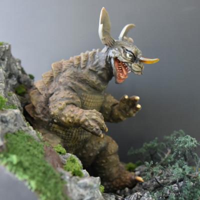 ふるさと納税 高石市 地底怪獣バラゴン/出現ジオラマ GK完成品《オリジナル1点もの》レジンキャスト製塗装済完成品 |  | 01