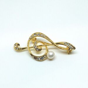 1978 ブローチト音記号（淡水本真珠・ボタン）G　ブローチ 真珠のブローチ 音楽 ト音記号のブローチ 淡水真珠大きなブローチ 贈り物 かわいいアクセサリー カジュアルアクセサリー キラキラブローチ