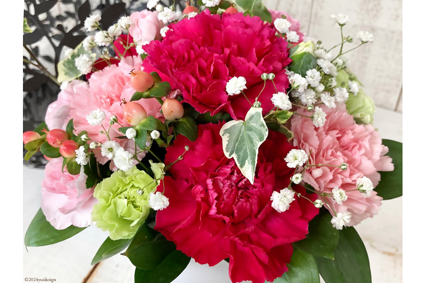 丸くてかわいいお花のアレンジメント [池川”FLOWER”生花店 北海道 砂川市 12260609] 花 花束 アレンジメント カーネーション 母の日 誕生日 プレゼント ギフト