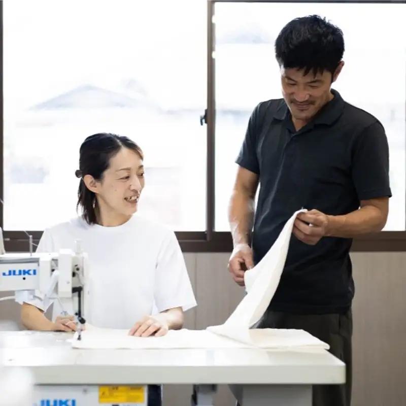 【お中元】銀の糸と雪音加工 スリムバスタオル 4枚 A4サイズの収納箱入り