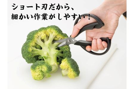 ＜分解洗浄可・食洗器可＞■関孫六　ショートキッチン鋏（ハサミ/力が入りやすいショート刃設計）◇貝印　H8-39