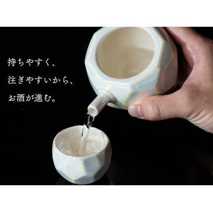【華やかな酒器で特別感】メタリックな有田焼 ぐい呑み & 片口 白色 3点セット ギフトにも◎【喜鶴製陶】ぐい呑み お猪口 片口 徳利 日本酒 有田焼 酒器 高級感 A30-500_イメージ4