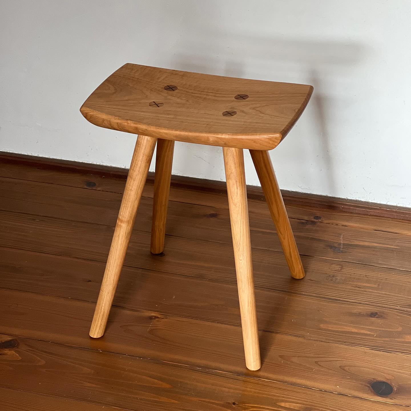 150M.■ドモク堂■桜彫りスツール