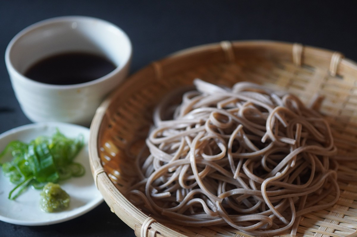 そうめんのようにツルッと食べられる細切りそばは、暑い夏にぴったり！