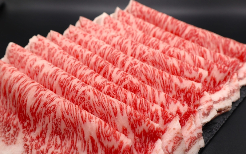 【肉の横綱】伊賀牛ロースすき焼き肉 800g【ymmt0002】