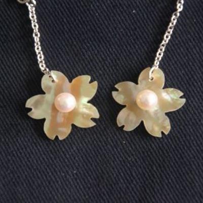 ふるさと納税 志摩市 貝と真珠 ピアス【桜:アワビ】 |  | 02