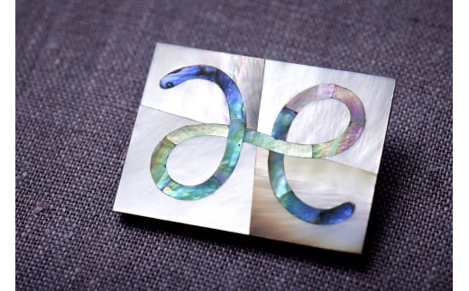 螺鈿ブローチ（角型）① 螺鈿 らでん 螺鈿工作 貝 貝殻 装飾 桐箱入り 天然 天然素材 桧 漆 工芸品 オリジナル 奈良県 生駒市