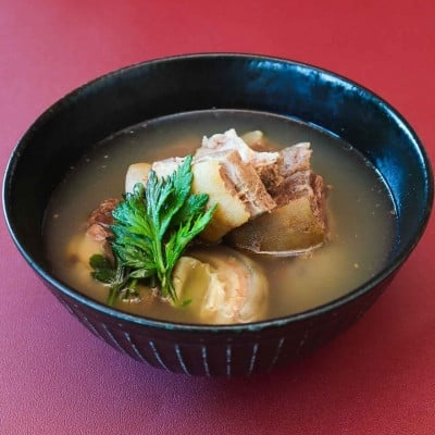 
            ＜沖縄の郷土料理＞地元で愛される呉屋ストアーのやぎ汁 10人前(1人前450g)【1702384】
          