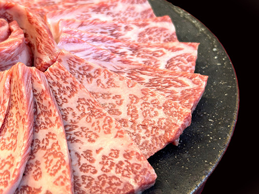 
            近江牛 ロース焼肉用【450g】【A4A5等級 】 未経産雌限定【FO67U】
          