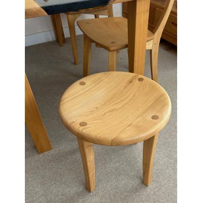 ふるさと納税 藤枝市 栗の木製　少し大きめでゆったり　丸スツールL　スツールとは呼べない座り心地 |  | 03