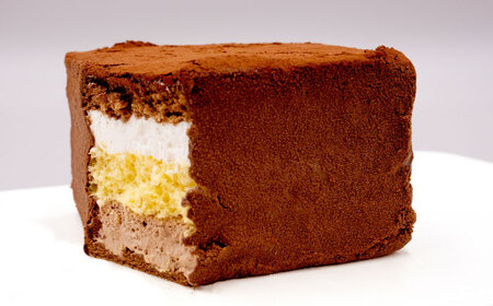 【3回定期便】長与の石畳ケーキ 1個 / チョコレートケーキ ケーキ 冷凍 スイーツ / 長与町 / CAKE SHOP FAVORI[EBV054]