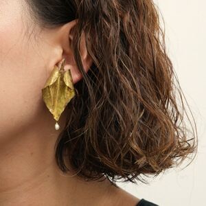 RYONA SONG ピアス/イヤリング　ドクダミの葉モチーフ ～自然×都会 中山道沿い築100年の古民家工房から、100%ハンドメイドアクセサリーをお届け～ イヤリング