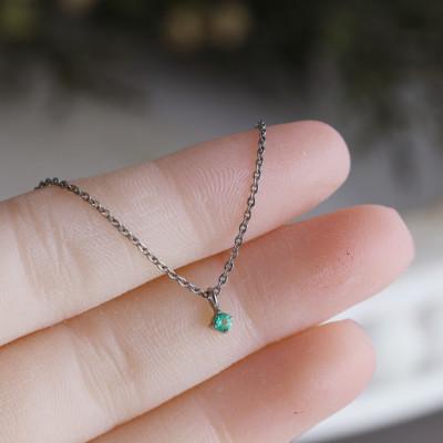 ふるさと納税 弥彦村 純チタンエメラルドの一粒石ペンダント 誕生石 ネックレス 変色しにくい ギフト 新潟県 弥彦村 |  | 02