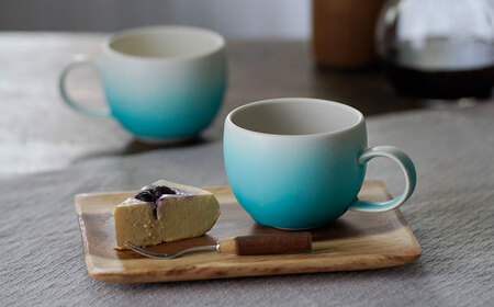 【波佐見焼】マグカップ ラウンド型 グラデーション ライトブルー ペア【長十郎窯】[AE118]