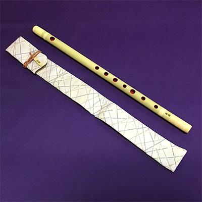 ふるさと納税 甘楽町 篠笛楽遂　ドレミ調七笨調子(B調)天地彫込み籐巻仕上げ、笛袋と篠製こはぜ付。