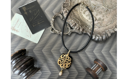 
                  [ヴィンテージ] モノグラムネックレス｜ジュエリー アクセサリー ネックレス アンティーク ヴィンテージ コスチュームジュエリー フランス イギリス ドイツ ヨーロッパ 贈答品 ギフト [2826]
                