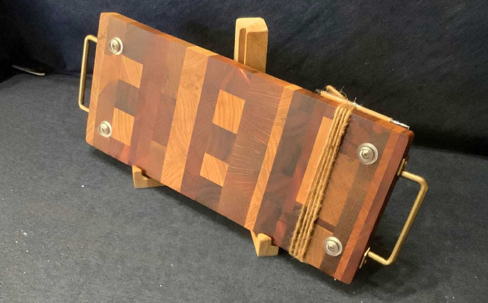 【木工房秀暖】沖縄県産木材100% カッティングボード (ハンドル付) まな板 日本製 木製  キッチン用品 調理器具 沖縄市 / コザ工芸館ふんどぅ [BCAU023]