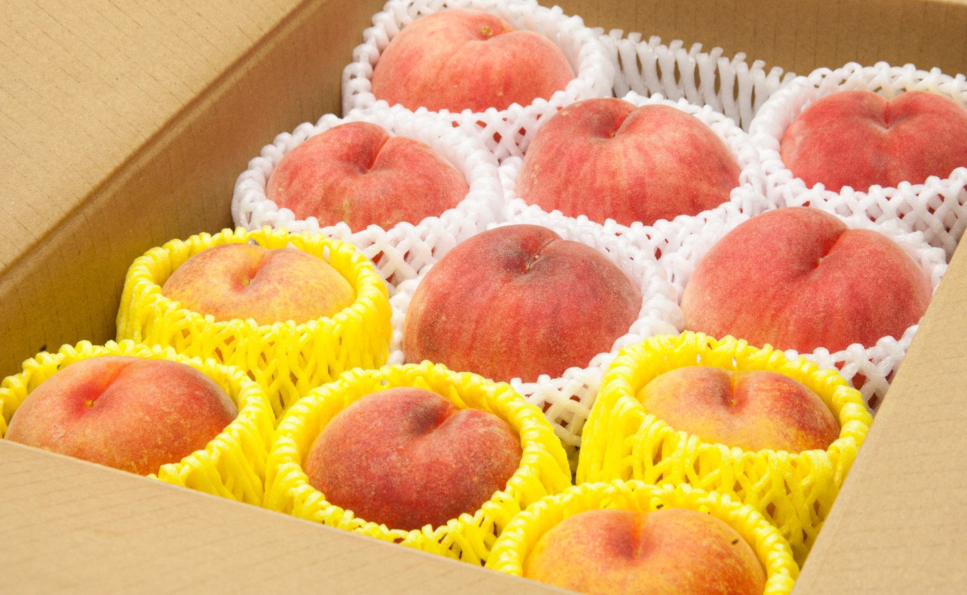 写真はイメージです。黄桃が入るとは限りません。