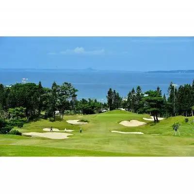 チケット 平日限定 ゴルフプレー券 2名  (恩納村・1ラウンド )【美らオーチャードゴルフ倶楽部】