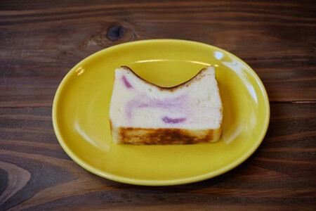 屋久島の手作りバスクチーズケーキ （ムラサキイモ）