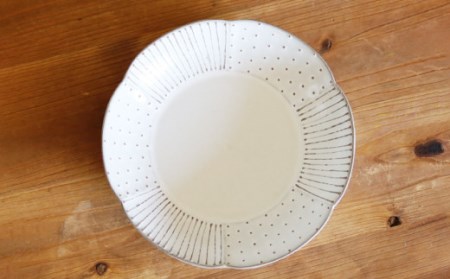 ねずみとラ 輪花皿 大 小 ホワイト 2点set【谷鳳窯】[NAT023] 肥前吉田焼 焼き物 やきもの 器 うつわ 皿 さら