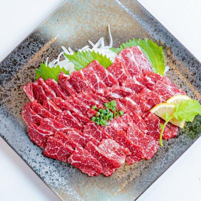 ふるさと納税 荒尾市 【熊本 と畜】桜屋 特選馬刺しスライス 300g(荒尾市)