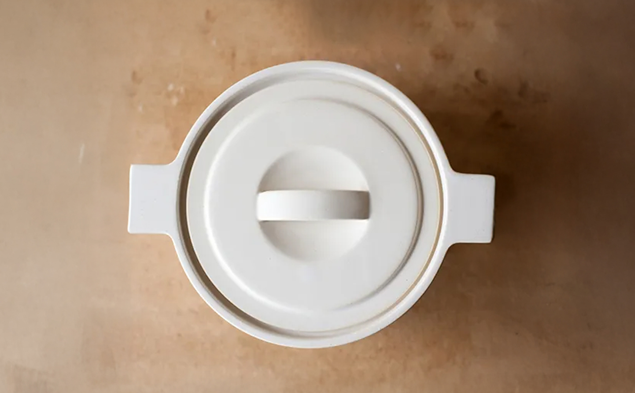 【萬古焼（ばんこやき）】円形デザインがスタイリッシュな一人用サイズの西洋土鍋 4th-market  コッタ ロンドキャセロール(S) 赤1個【鍋、土鍋、煮物、スープ、万能、おしゃれ、かわいい、結婚祝