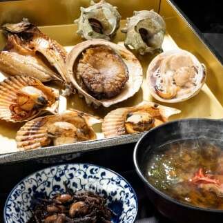 30-38「海女小屋はちまんかまど お届け便」セレブ気分アワビコースと鳥羽の海幸珍味セット