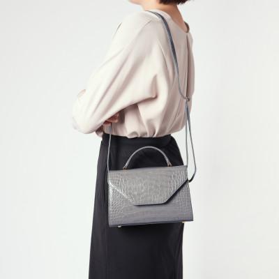 ふるさと納税 御代田町 【濱野皮革工藝のバッグ】プティ・フォルムクロコUNO(グレー×ゴールド) |  | 03