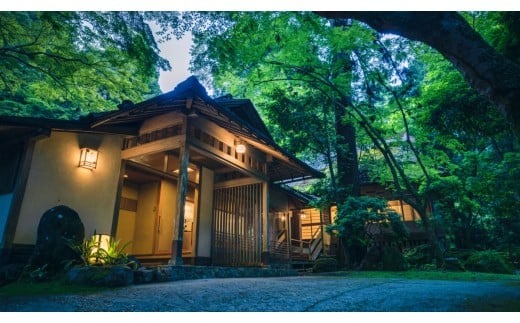 B-17 奈良・春日奥山　月日亭　1泊2食付　ペア宿泊券