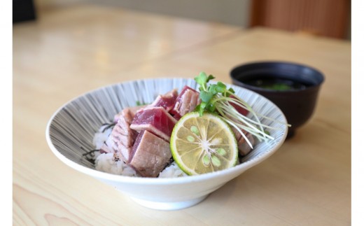 【大容量】日光丸自慢の一本釣りカツオ使用！カツオシーステーキ約1,200g（約400g ×3）特製ステーキソース付き  鰹  冷凍 小分け 大容量  時短  便利 個包装 おつまみ おかず 惣菜 晩ごはん 加工品 カツオ 鰹  魚  焼くだけ