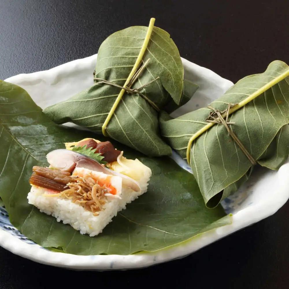 【着日指定要】恵那の朴葉寿司と鯖寿司・更紗紅鱒寿司セット / 恵那市 / 金寿司 [AUBF001]